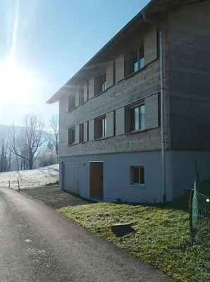 Das Gebäude in dem sich die Ferienwohnung befindet