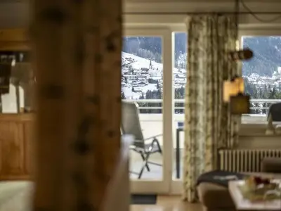 Ein allgemeiner Bergblick oder ein Berglick von des Ferienhauses aus