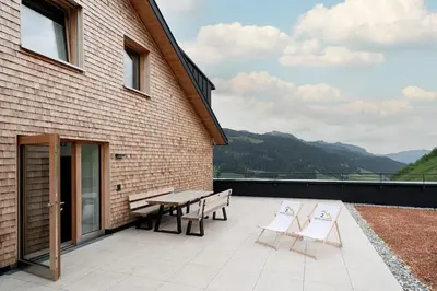 Ein allgemeiner Bergblick oder ein Berglick von der Ferienwohnung aus