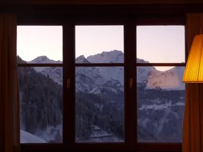 Ein allgemeiner Bergblick oder ein Berglick von des Ferienhauses aus