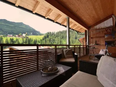 Ein allgemeiner Bergblick oder ein Berglick von der Ferienwohnung aus