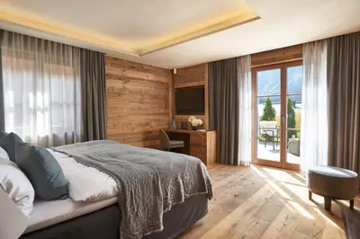 Ein Bett oder Betten in einem Zimmer der Unterkunft Chalet Alpha LUXURY Spa