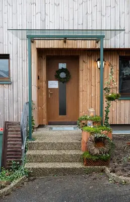 Eine Fassade oder ein Eingang zu Cozy apartment in sunny village