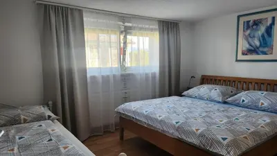 Ein Bett oder Betten in einem Zimmer der Unterkunft Ferienwohnung im Rheindelta