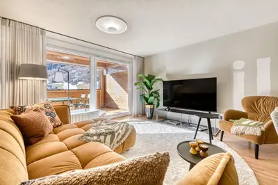 TV/Unterhaltungsangebot in der Unterkunft Panorama Deluxe by Hotel Lün