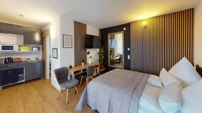 Küche/Küchenzeile in der Unterkunft CROWN LIVING Basic Studios Dornbirn - Zentrale Studios mit WLAN, kostenloser Parkplatz, Self Check-in, ideal für Feriengäste und Geschäftsreisende