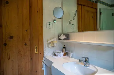 Ein Badezimmer in der Unterkunft die AlpenRose