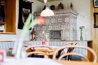 Ein Restaurant oder anderes Speiselokal in der Unterkunft Gasthof Adler