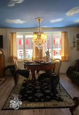 Ein Sitzbereich in der Unterkunft Alpen-suite