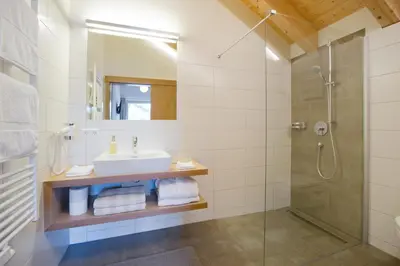 Ein Badezimmer in der Unterkunft Appartements Berg 170
