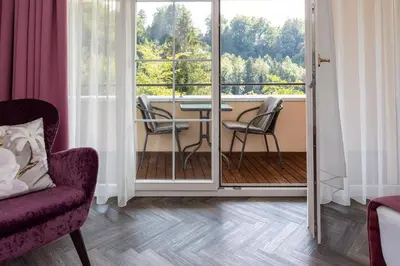 Ein Sitzbereich in der Unterkunft Boutiquehotel Bergvilla Am Fuße der Alpen