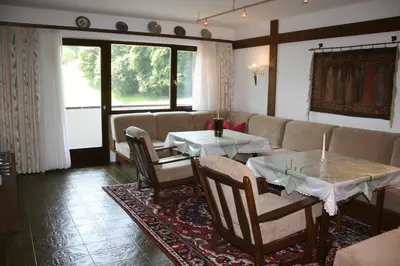 Ein Sitzbereich in der Unterkunft Montafon Apartment