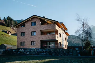 Ein allgemeiner Bergblick oder ein Berglick von der Ferienwohnung aus