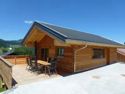 Das Gebäude in dem sich das Ferienhaus befindet