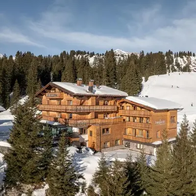 Hotel Burgwald - Ski In & Ski Out