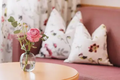 Ein Sitzbereich in der Unterkunft Hotel Garni Lavendel