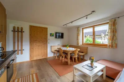 Ein Sitzbereich in der Unterkunft Forsthaus Schoppernau