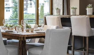 Ein Sitzbereich in der Unterkunft Ahorn Chalet Mittelberg