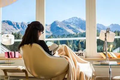 Ein allgemeiner Bergblick oder ein Berglick von des Hotels aus
