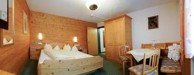 Ein Bett oder Betten in einem Zimmer der Unterkunft Sporthotel Krone