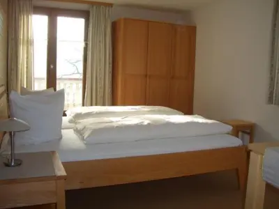 Ein Bett oder Betten in einem Zimmer der Unterkunft Land- & Panoramagasthof Schöne Aussicht