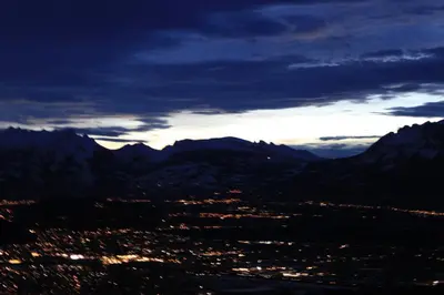 Ein allgemeiner Bergblick oder ein Berglick von der Pension aus