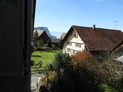 Ein allgemeiner Bergblick oder ein Berglick von der Ferienwohnung aus