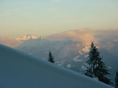 Ein allgemeiner Bergblick oder ein Berglick von der Ferienwohnung aus