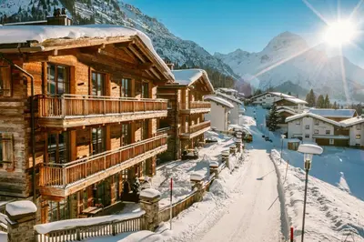 Ein allgemeiner Bergblick oder ein Berglick von des Hotels aus