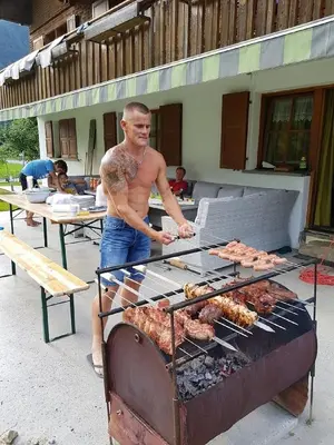 Ein für Gäste verfügbarer Grill in der Ferienwohnung