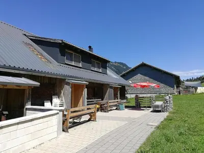 Das Gebäude in dem sich die Ferienwohnung befindet