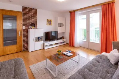 TV/Unterhaltungsangebot in der Unterkunft Ferienwohnung Metzler - Blick auf die Berge