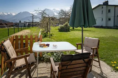 Ein allgemeiner Bergblick oder ein Berglick von der Ferienwohnung aus