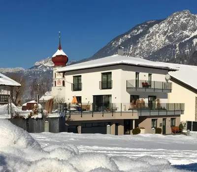 Ein allgemeiner Bergblick oder ein Berglick von der Ferienwohnung aus