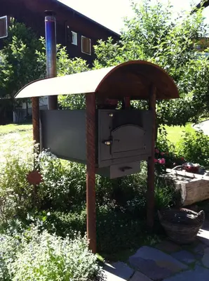 Ein Garten an der Unterkunft Appartements Karin Mitten im Grünen