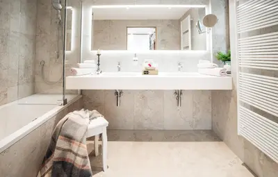 Ein Badezimmer in der Unterkunft Hotel Lech & Residenz Chesa Rosa