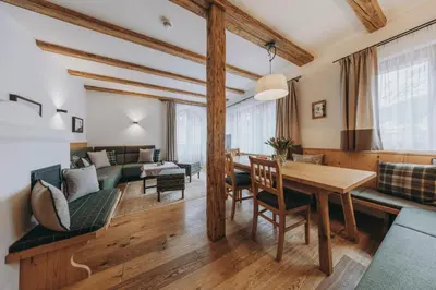 Ein Sitzbereich in der Unterkunft Chalet Anna Maria