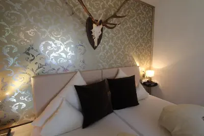 Ein Bett oder Betten in einem Zimmer der Unterkunft Hotel-Garni Fels