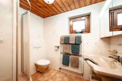 Ein Badezimmer in der Unterkunft Haus Keti