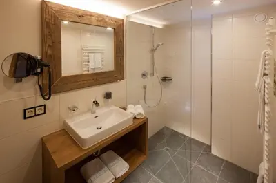 Ein Badezimmer in der Unterkunft Alpine Lifestyle Berghotel Madlener