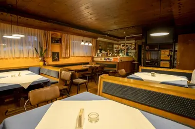 Ein Restaurant oder anderes Speiselokal in der Unterkunft Molto Haus