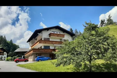 Das Gebäude in dem sich die Ferienwohnung befindet