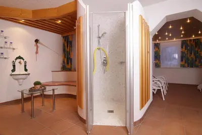 Ein Badezimmer in der Unterkunft Haus Roswitha