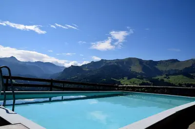 Ein allgemeiner Bergblick oder ein Berglick von des Hotels aus