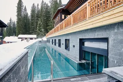 Der Swimmingpool an oder in der Nähe von Hotel Petersboden