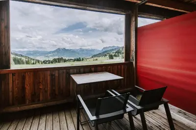 Ein allgemeiner Bergblick oder ein Berglick von des Hotels aus