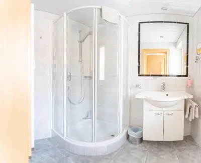 Ein Badezimmer in der Unterkunft Hotel Garni Krumbach