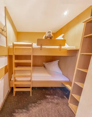 Ein Bett oder Betten in einem Zimmer der Unterkunft Hotel Garni Krumbach