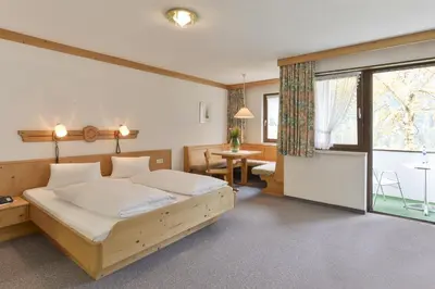Ein Bett oder Betten in einem Zimmer der Unterkunft Hotel Sonnblick