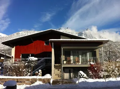 Ein allgemeiner Bergblick oder ein Berglick von der Ferienwohnung aus